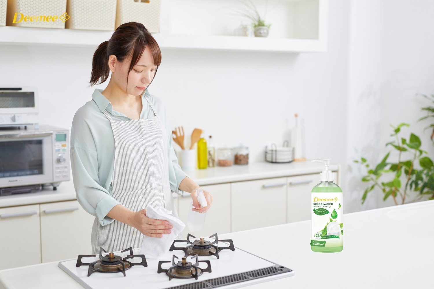 Mẹo vệ sinh nhà bếp: Ngâm kiềng bếp ga với Nước rửa chén Deemee để tẩy sạch dầu mỡ cứng đầu.