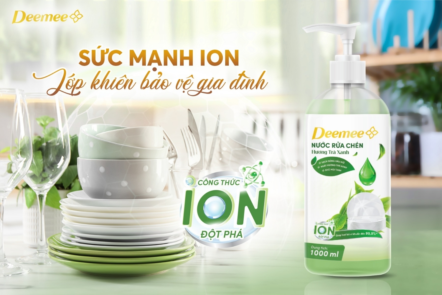 Nước rửa chén Deemee là trợ thủ đắc lực trong mẹo rửa hộp nhựa sạch dầu mỡ.